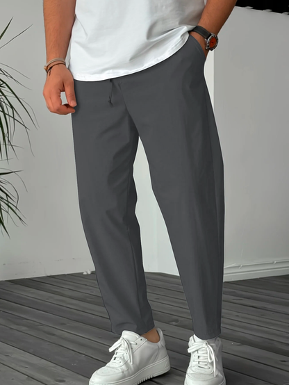 Pantalón tapered esencial con cordón