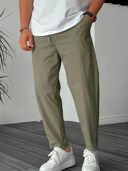 Pantalón tapered esencial con cordón